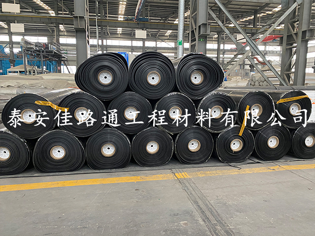 沼氣池建設(shè)工程中為何要選擇黑色土工膜？