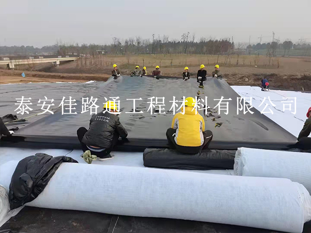 污水處理防滲膜該如何提高整體防滲效果？