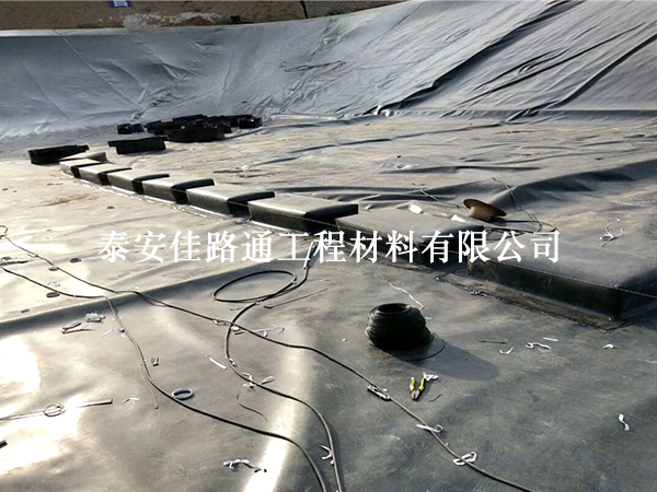 蓄水池鋪設(shè)防滲土工膜技術(shù)要點簡析