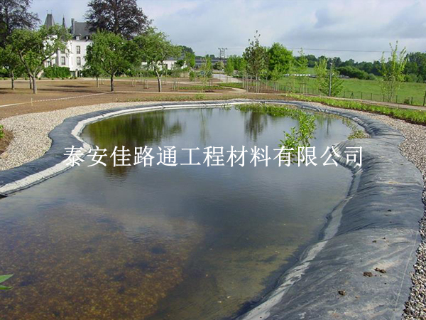 如何提高垃圾填埋場(chǎng)防滲膜鋪設(shè)效率