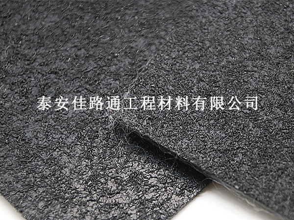 糙面防滲土工膜焊接難點(diǎn)與技巧：精準(zhǔn)操作，確保無(wú)漏