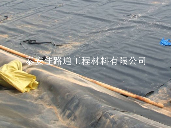 調(diào)節(jié)池防滲膜施工慢？這些方法能提速
