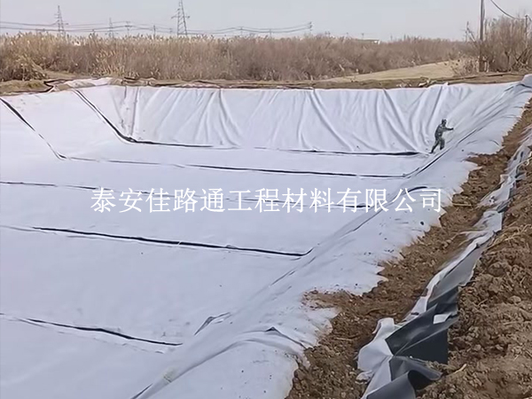 土工布鋪設(shè)前準(zhǔn)備事項(xiàng)：筑牢前置基礎(chǔ)，保障施工質(zhì)量