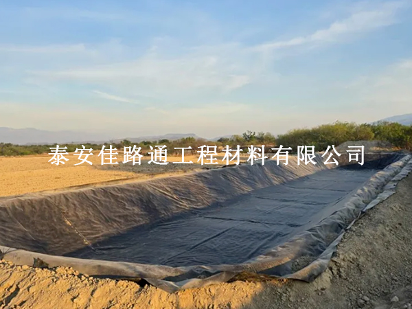 水產(chǎn)養(yǎng)殖防滲膜鋪設(shè)后保護技巧：長效防護，護航養(yǎng)殖無憂