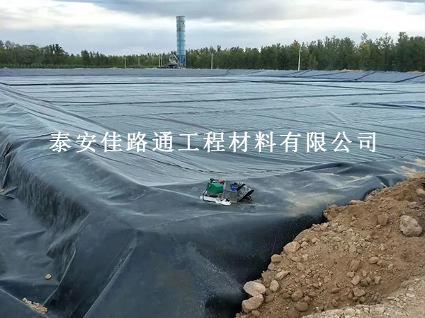 油田防滲膜檢查與驗(yàn)收工作：嚴(yán)抓細(xì)節(jié)，守住油田防滲安全底線