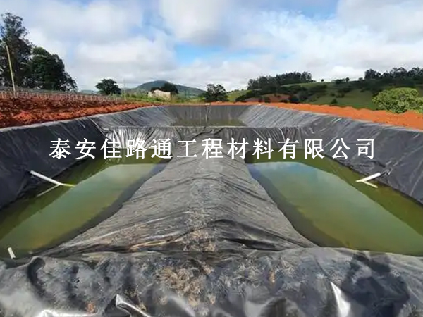 沼氣池防滲膜用了幾年就漏？多半是保養(yǎng)沒做到位